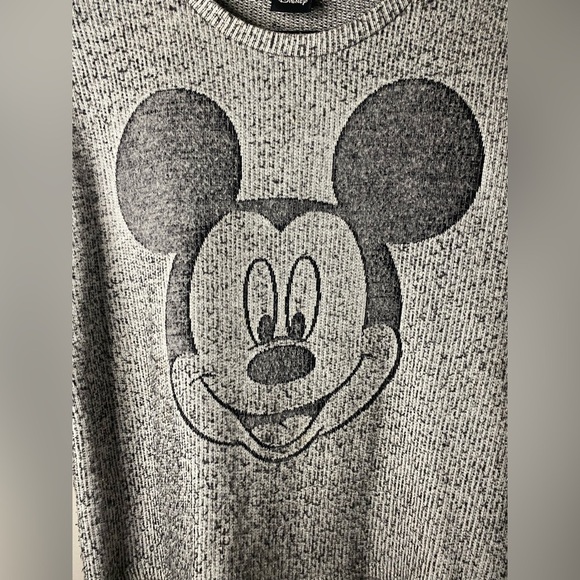 Zara Disney Mickey Mouse Short
sleeve Stretch Knit Shirt Grey distressed medium - Picture 5 of 8